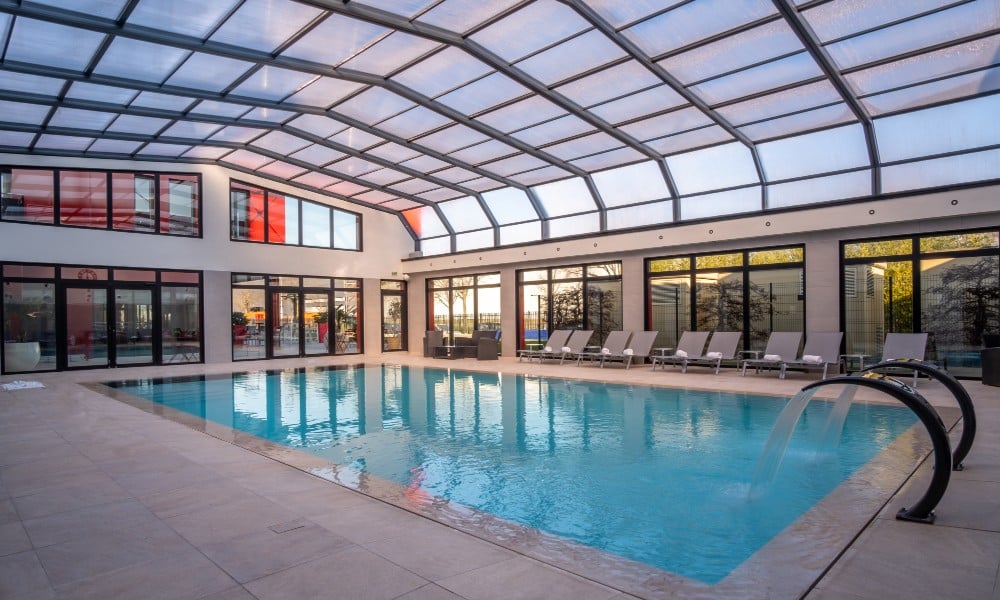 Public pool enclosures - Hotel Kyriad, France
